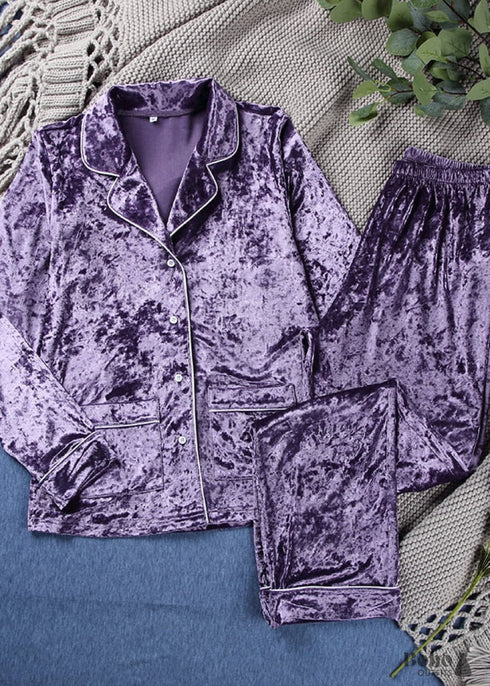 Pijama bohemio de terciopelo morado.